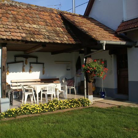 Cosy Holiday Home In Schleithal With Garden Buitenkant foto